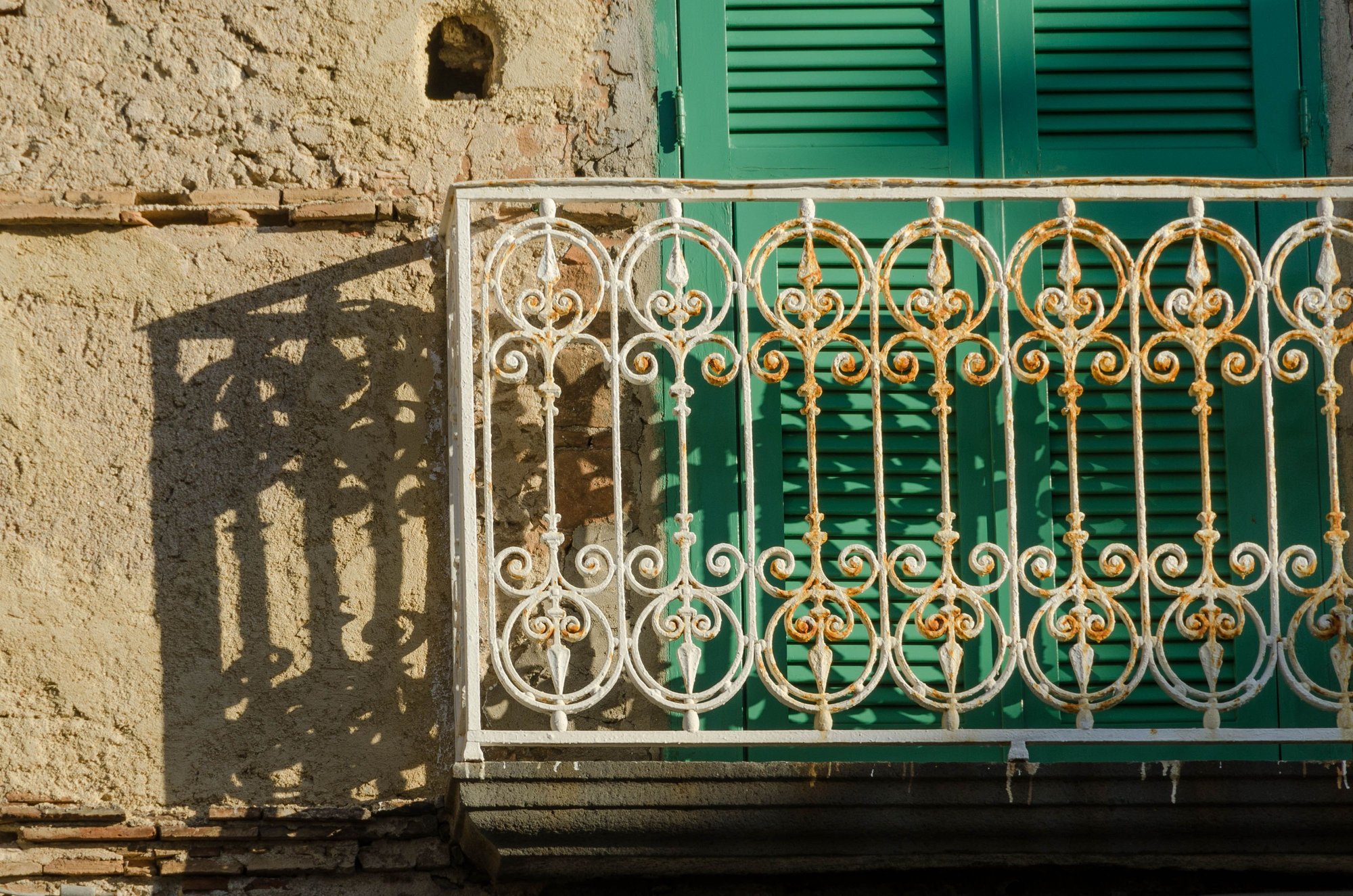 The so-called golden hour here rewards the patient.