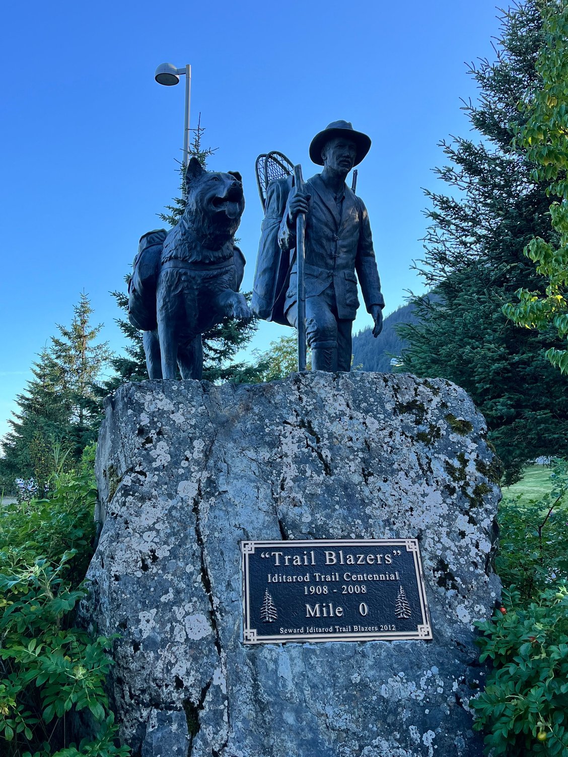 Iditarod mile marker statue