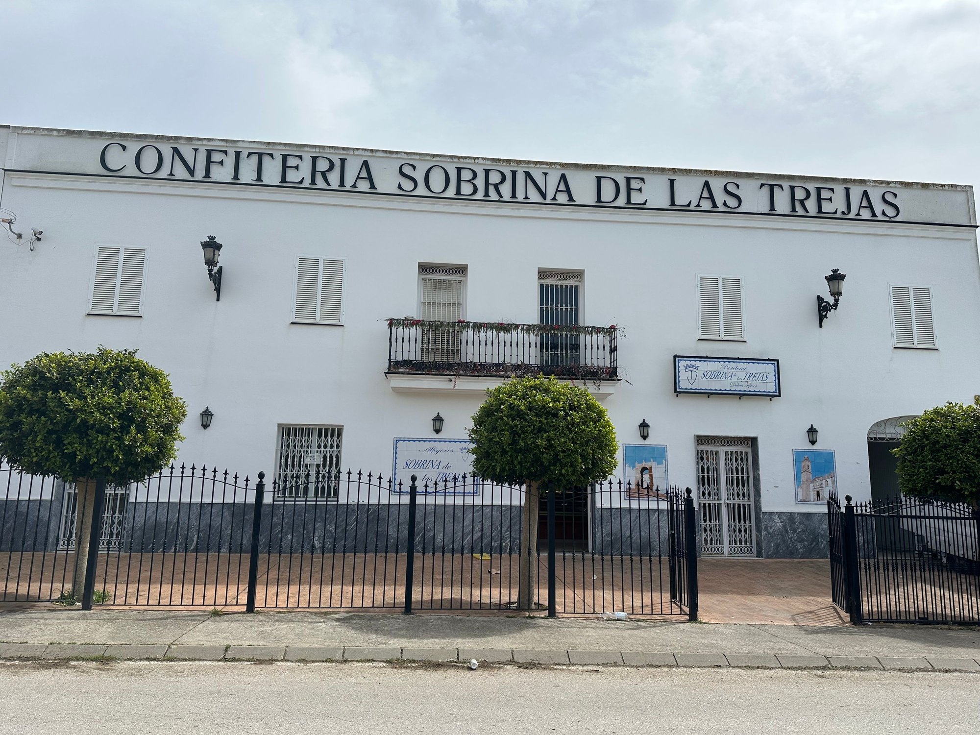 Speaking of Medina Sidonia, this morning I was here at the workshop of the fifth-generation family owned workshop of the revered SOBRINO DE LAS TREJAS, makers of artisanal sweets using ancient Arab recipes. I am now in a restaurant in Medina and will see if I can post this photo from my phone..