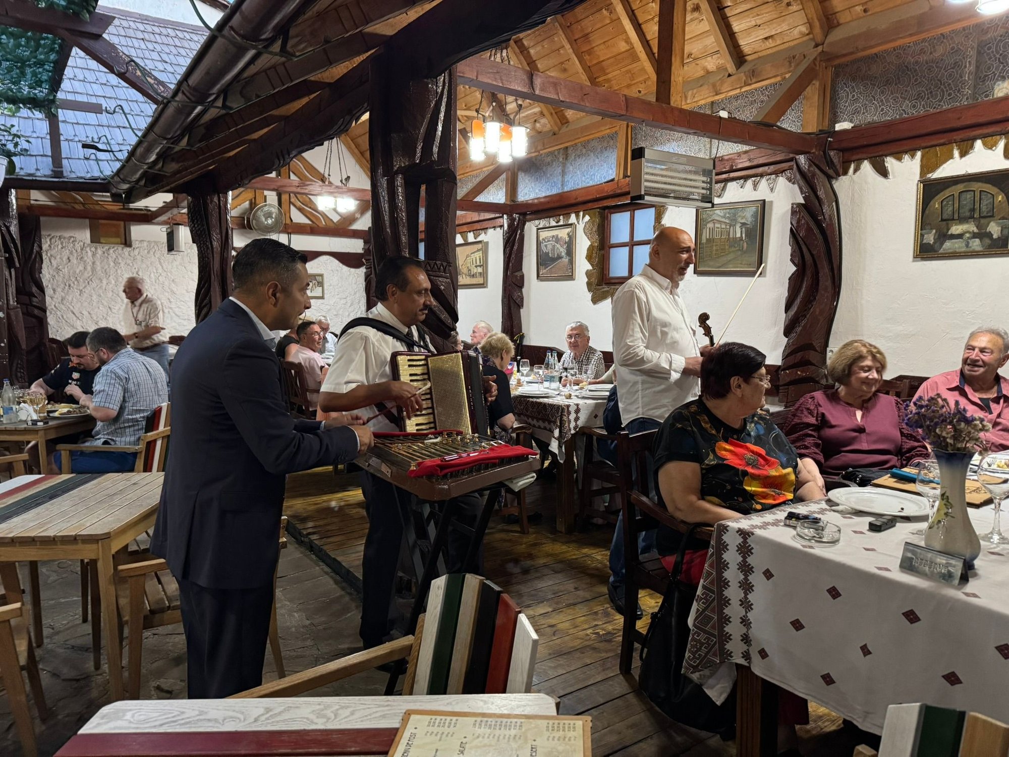 Musicians at Casa Bolta Rece - there were several small tour groups dining here. The food is very good and the atmosphere is lively.