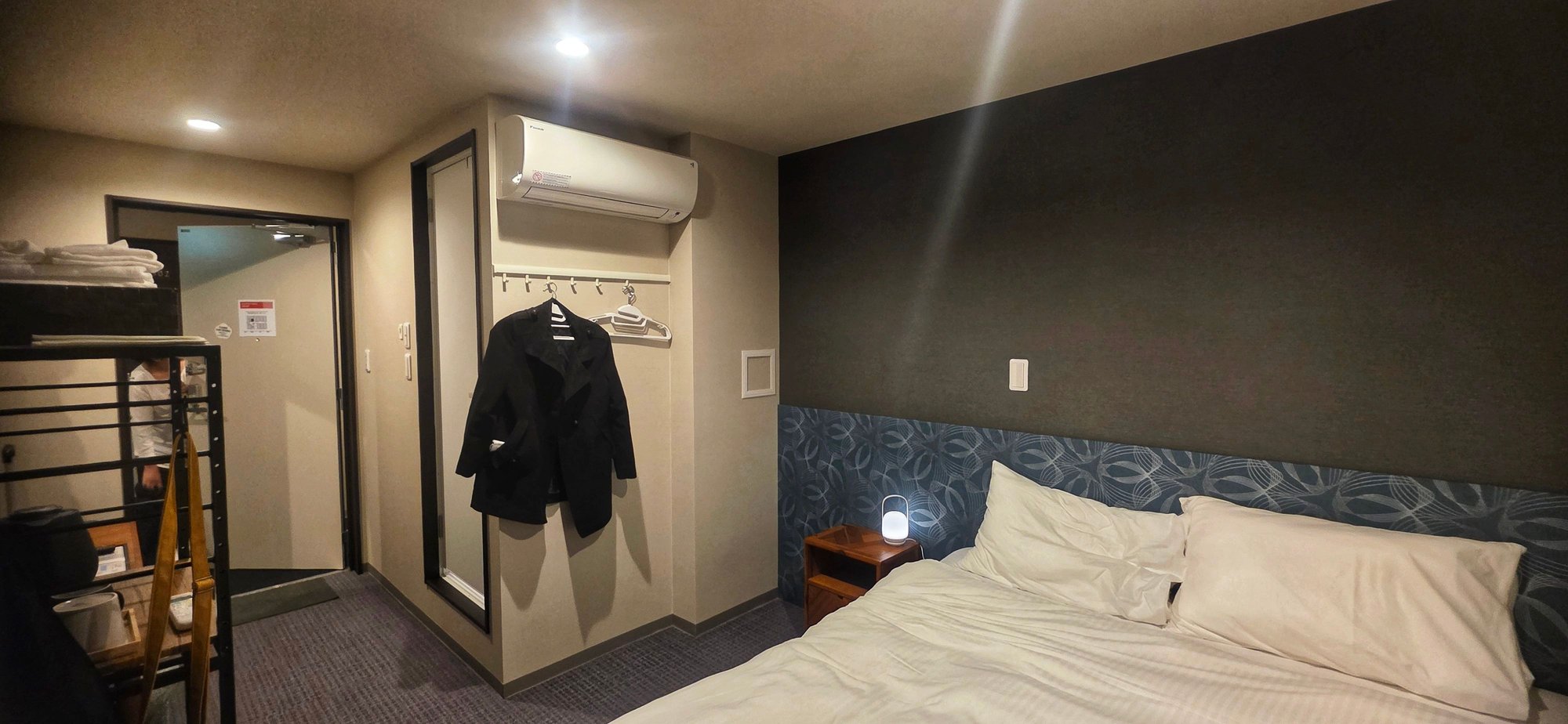 The toilet was extremely functional and well equipped 