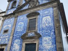 Capela das Almas, a beautiful tiled church near the market. 