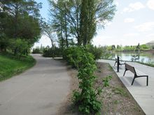  More resting areas as you walk along.