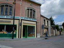 Lessons in French learnt on day 1- Vegetables are called Legumes and bread is called Pain :) Buying grocery and local produce from the local "boulangerie" bakery shop is what we love when we are on a vacation. We try to speak a few words in the local language and that breaks the ice. It also gives us the feeling of being temporary residents of the place and not tourists.