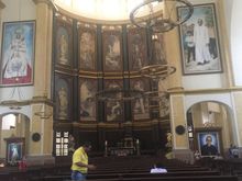 Catedral Metropolitana de San Salvador; Oscar Romero portraits at right