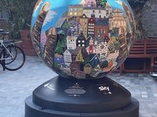 There were 10 globes around London, part of an art exhibit called The World Reimagined., We found 5. This was my favorite by an artist named Alison Turnerand it was mosaics. 