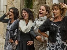 Members of female a capella troupe who performed in front of boho Haut Parleur 'Cafe Asso'.