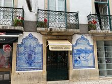 Along Rua Serpa Pinto