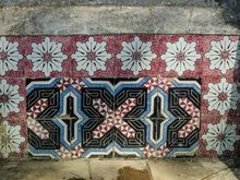 The colorful bench-back tiles just below a quote from some important British lord from yesteryear. He waxed romantic about the splendors of Villa Cimbrone.