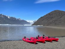 Kayaks lined up for our excursion on Heinabergslón