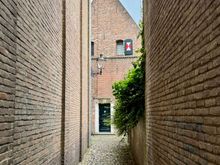 Love small alleys