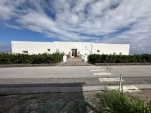 Hotel PRINCIPE DI SALINA, outside Malfa.  Twelve rooms and two large suites.  All rooms have sea views and a/c.   We even have a small tv on the wall with about 4 stations including the French Monde24 (?) broadcasting in English.   