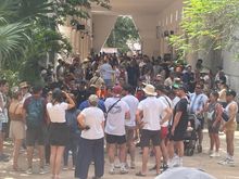 This was the line when we left, again, we got right in at 9:30.  I don't know if there is a season for Chichen Itza, give the heat and rain in the summer, I think this may be the season but we didn't feel overwhelmed.