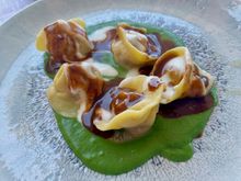 The dishes were beautiful, like this pasta filled with pork. We also had a nice pasta with lemon and red prawn crudo.