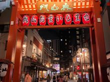 Entry to Sensoji at night 