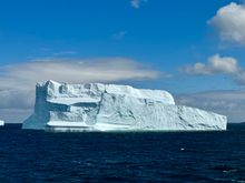 Lots of beautiful icebergs