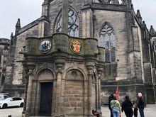 Meeting our tour group at the Mercat Cross.