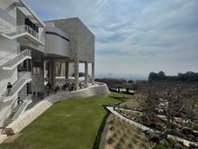 By the time we finished lunch, this lawn was filled with people.
