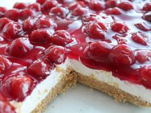 My goodness, I  am all   alone and have  this cheese cake   to myself.  How terrible !

and I also have strawberry rhubarb pie in the fridge.

anybody want some !!!!!!! 