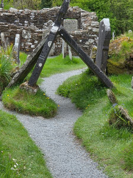 graveyard at Glendalouch