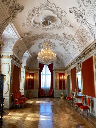 Royal Palace Apartments