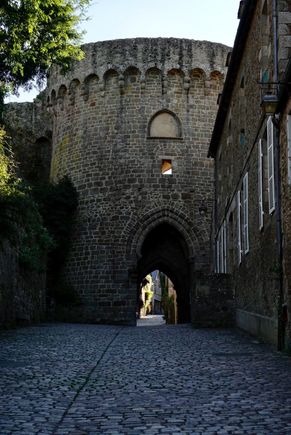 Dinan gate