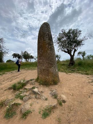 Almendres menhir