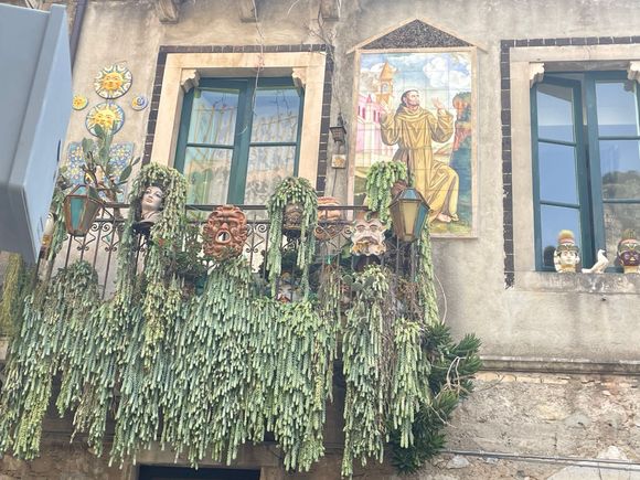 An artist’s residence in Taormina. Definitely look closely at this. 