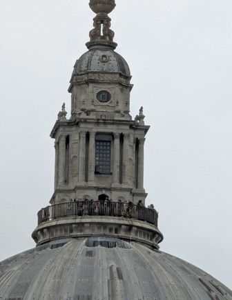 Can you see all the people who made it to the top of St. Paul's Cathedral dome?