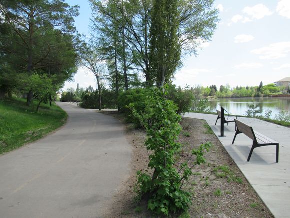  More resting areas as you walk along.