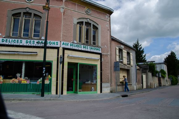 Lessons in French learnt on day 1- Vegetables are called Legumes and bread is called Pain :) Buying grocery and local produce from the local "boulangerie" bakery shop is what we love when we are on a vacation. We try to speak a few words in the local language and that breaks the ice. It also gives us the feeling of being temporary residents of the place and not tourists.