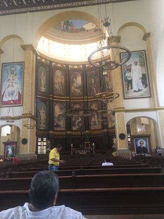 Catedral Metropolitana de San Salvador; Oscar Romero portraits at right