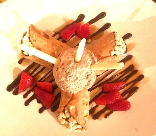 Dolce de leche cannolis 