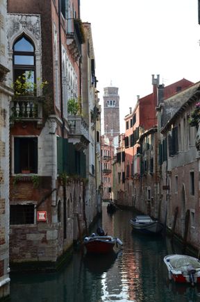 Ponte de Ca' Bernardo gives a view of the campanile of Frari church
