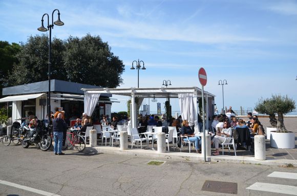 cafe "The Box"
