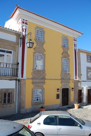 A pretty Castelo de Vide manor home turned inn