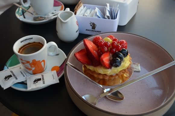 tartlet and coffee