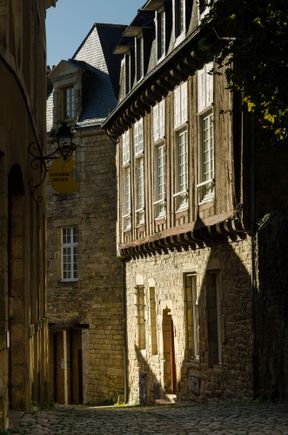 Vannes street scene (that gallery is closed permanently).