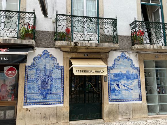 Along Rua Serpa Pinto