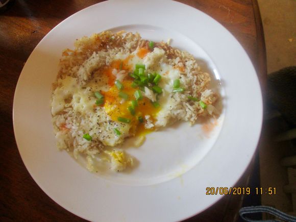 A favorite breakfast: crispy rice, soft egg, and scallions