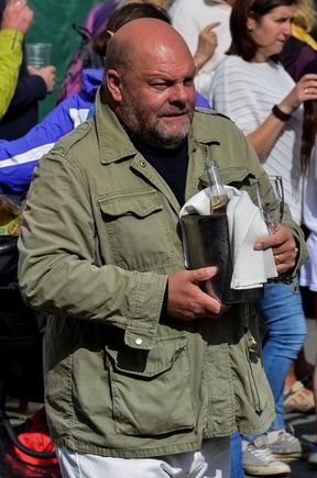 If you time your visit to CC to include it's marvelous Olympiks with their Scuttlebrook follow-up, you will not be disappointed. It'll add a new dimension to your experience in England. Satisfaction guaranteed.
*Next up: the two main gardens, Hidcote plus Kiftsgate.