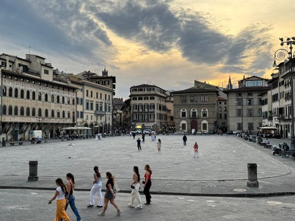 Piazza Santa Croce - hardly any people - I don't what it is like during the daytime.