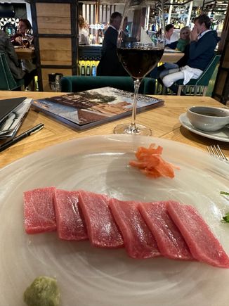 My beloved Sashimi de Ventresca (Ventresca is the prized belly of the tuna).  This is a half ration, served with soy, wasabi, pickled ginger and an excellent hijiki salad.  This is a favorite starter of mine in this Tuna Paradise.   A whole portion can be a great lunch, and later that week, I took some home from another restaurant to lunch in my room.  Many of the good restaurants near here have a separate section on their menus featuring dishes made with "atun rojo de la almadraba."