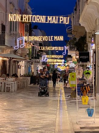 Lyrics, Volare, strung up along Via Roma