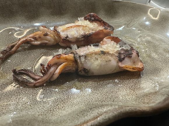 Chipirones de Potera, from the Delta del Rio Ebro, in northeastern Spain.  The salt flakes look like crystals and the shading conn these molluscs is worth of a painting.