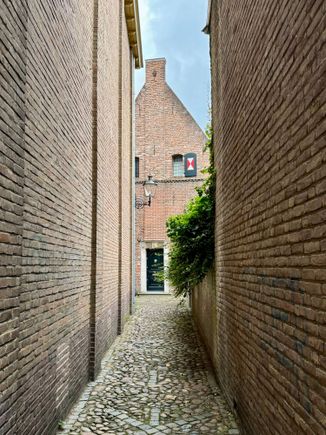 Love small alleys