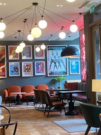 Lobby/lounge at Ibis St. Andrews Square