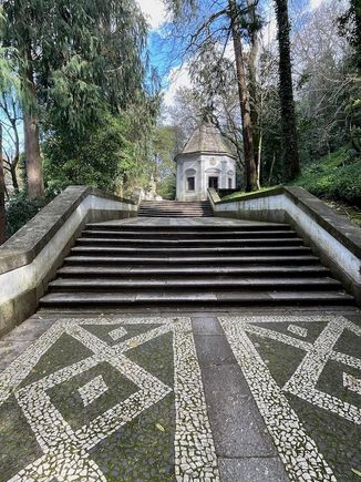 The lower staircases are tiled and slope gradually up, with small chapels along the way.