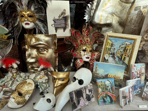 Famous Venetian carnivale masks and other interesting items 