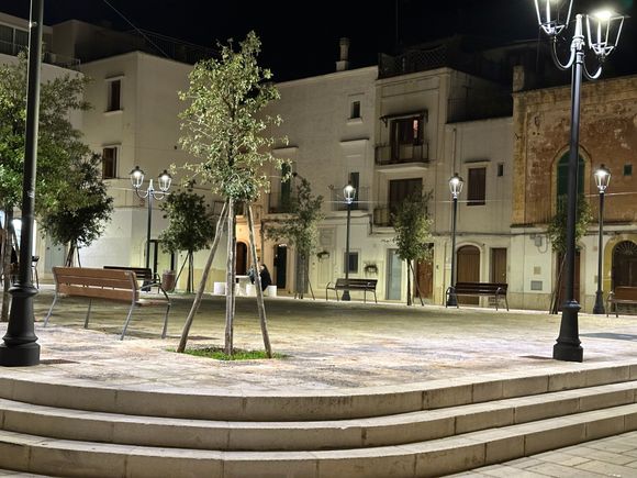 One of several piazza we passed once inside the historic center, which is mostly pedestrianized